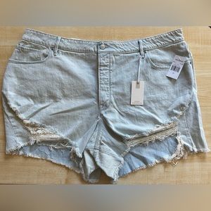 Good American Light Wash Distressed Bombshell Denim Short in Blue648 Size 20 NWT